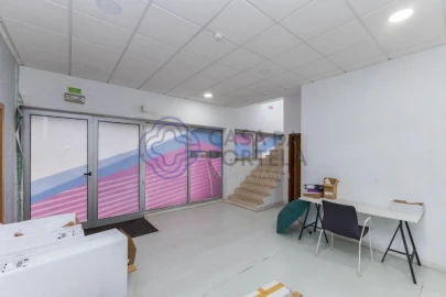 Armazém para Venda em Ermesinde