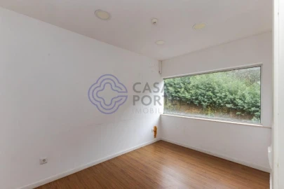 Armazém para Venda em Ermesinde