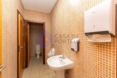 Armazém para Venda em Ermesinde