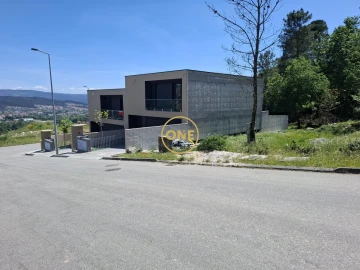 Moradia T3 para Venda em Lanhoso