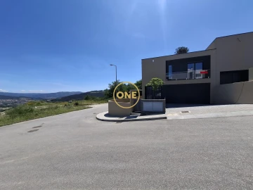 Moradia T3 para Venda em Lanhoso