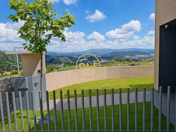 Moradia T3 para Venda em Lanhoso