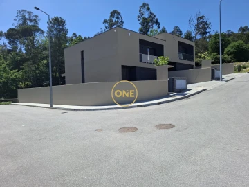 Moradia T3 para Venda em Lanhoso