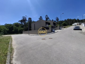Moradia T3 para Venda em Lanhoso
