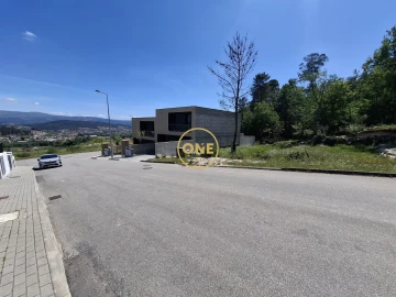 Moradia T3 para Venda em Lanhoso