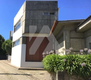 Armazém para Arrendamento em Vila de Cucujães