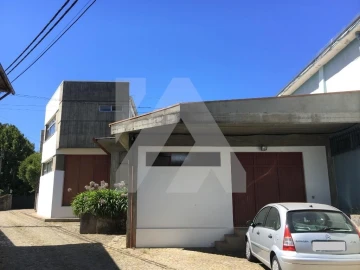 Armazém para Arrendamento em Vila de Cucujães