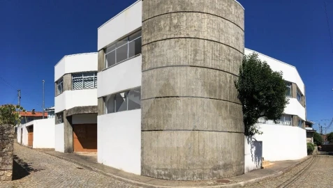 Armazém para Arrendamento em Vila de Cucujães