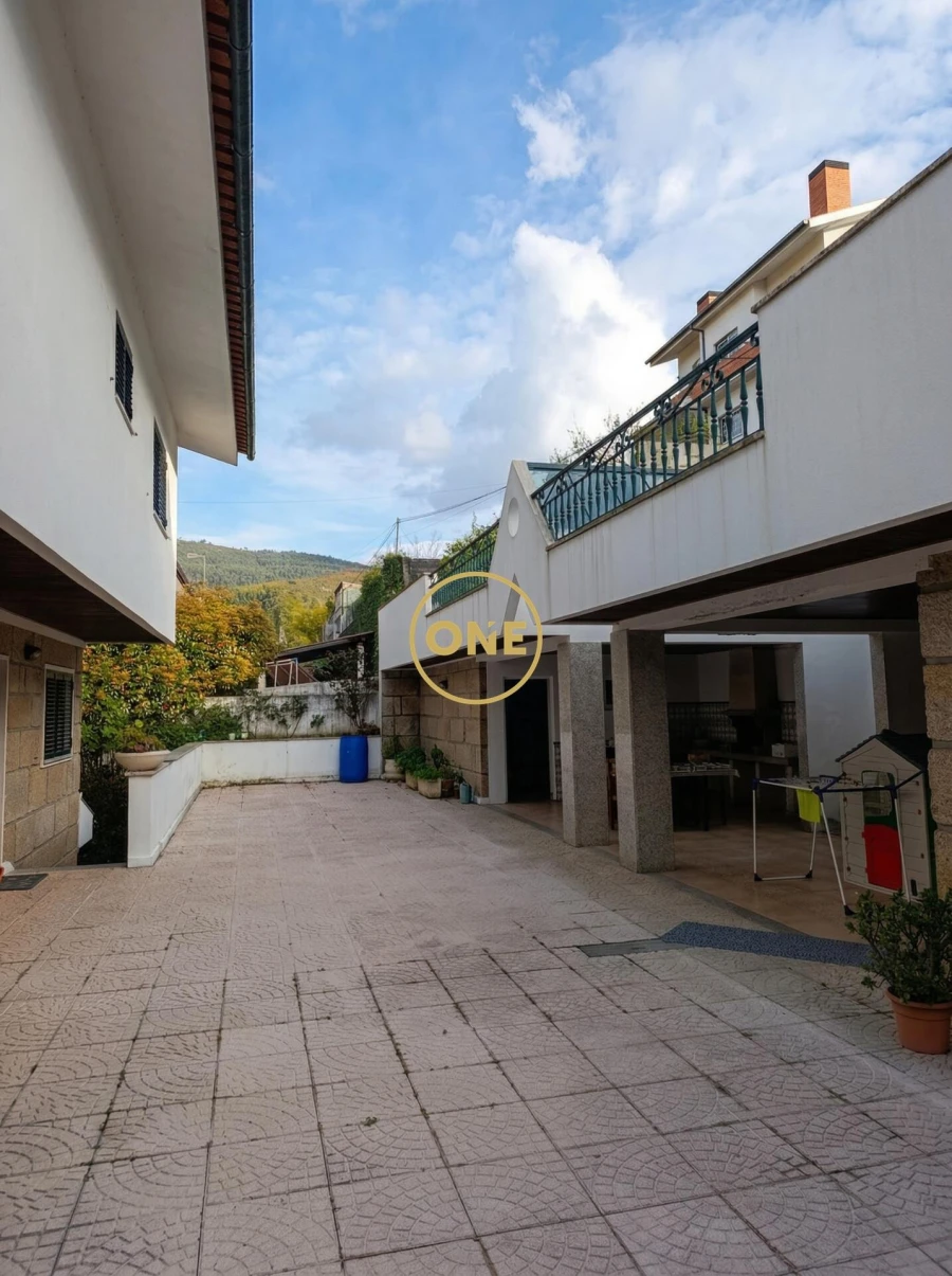 Moradia T5 para Venda em Nogueira, Fraião e Lamaçães Foto 11