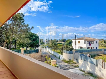 Moradia T3 para Venda em Albufeira e Olhos de Água