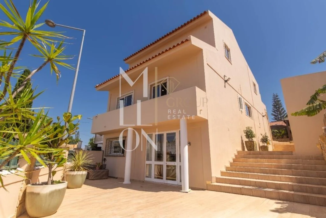 Moradia T3 para Venda em Albufeira e Olhos de Água Foto 1
