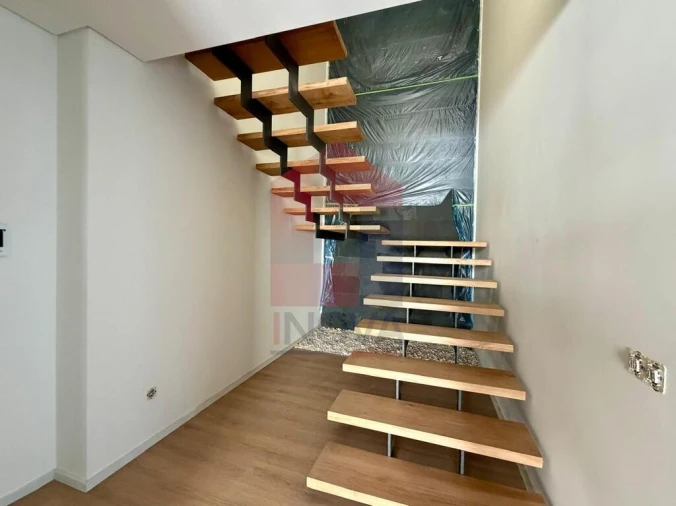 Moradia T4 para Venda em Palmeira Foto 10