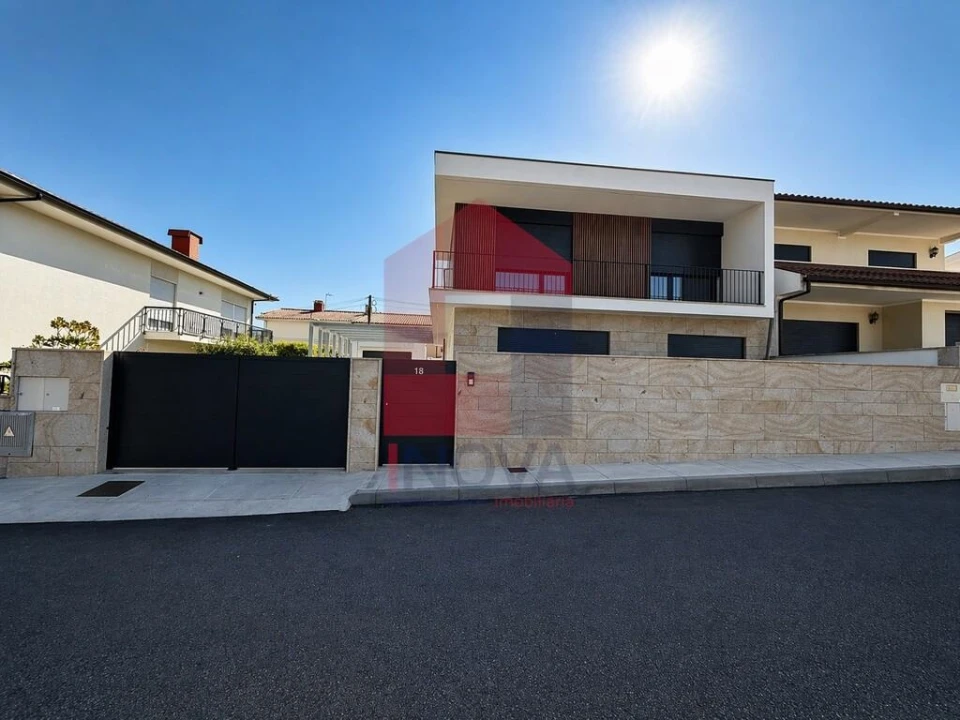 Moradia T4 para Venda em Palmeira Foto 31