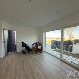 Moradia T3 para Arrendamento em Rio de Mouro