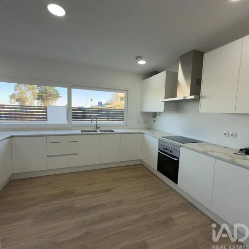 Moradia T3 para Arrendamento em Rio de Mouro Foto 4