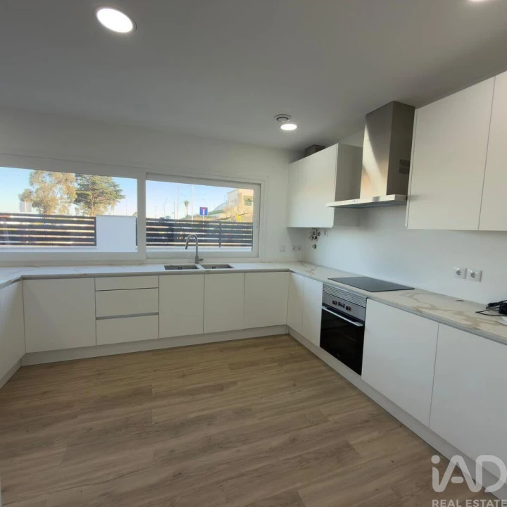 Moradia T3 para Arrendamento em Rio de Mouro Foto 4