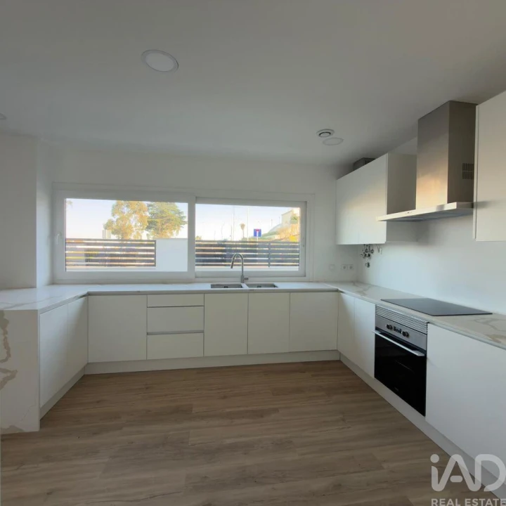 Moradia T3 para Arrendamento em Rio de Mouro Foto 3