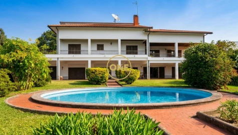 Moradia T7 para Venda em Vila de Punhe