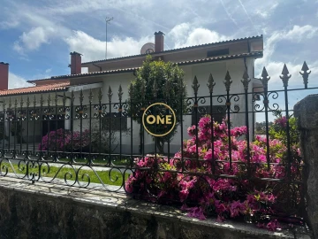 Moradia T7 para Venda em Vila de Punhe