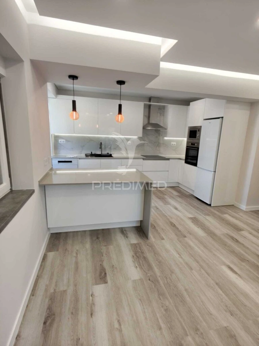 Apartamento T2 para Venda em Corroios Foto 3