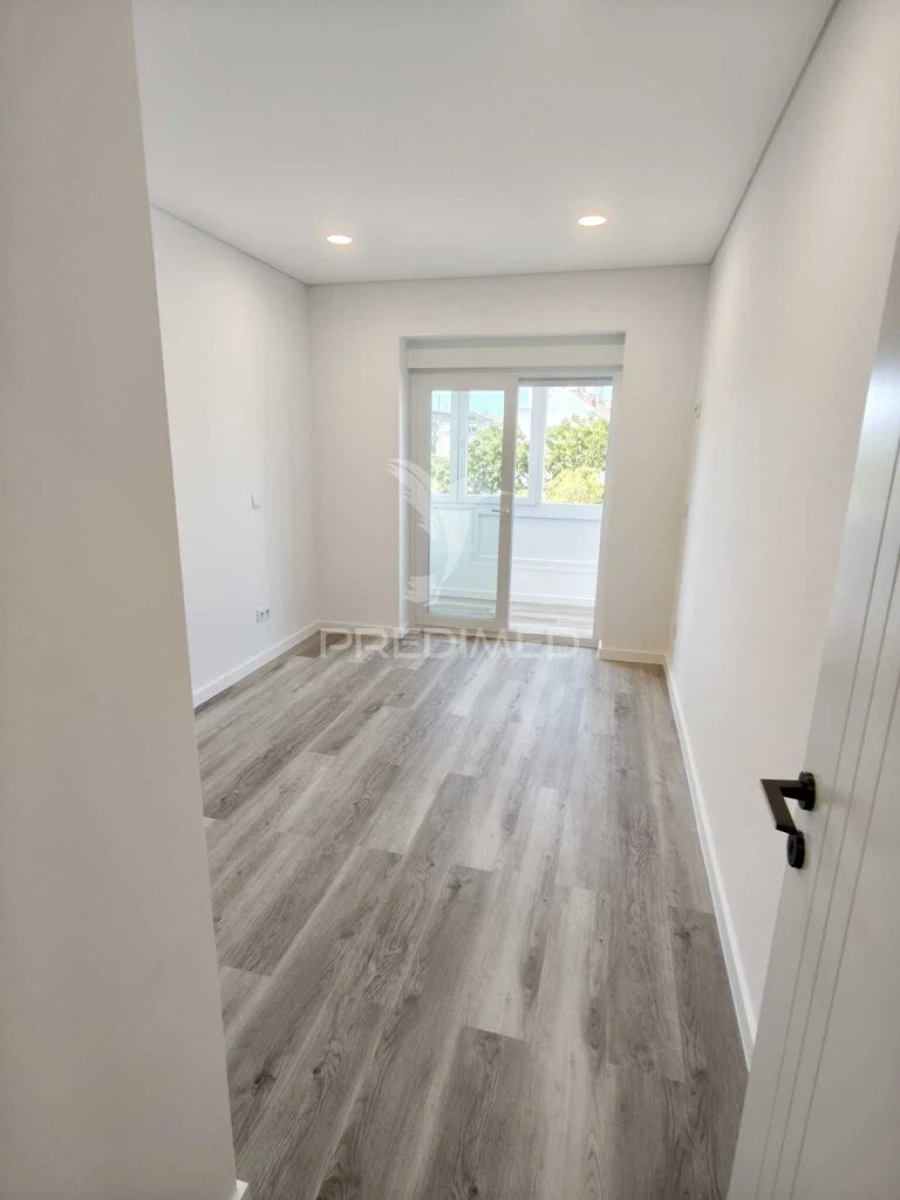 Apartamento T2 para Venda em Corroios Foto 16