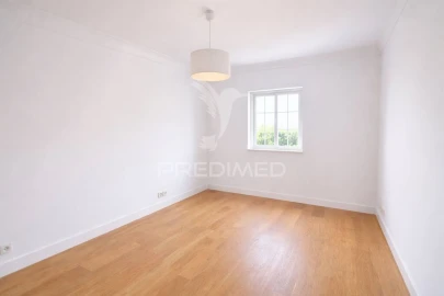 Moradia T7 para Venda em Rio de Mouro