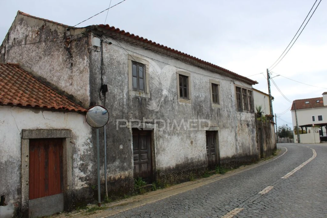 Moradia T4 para Venda em Pussos São Pedro Foto 1