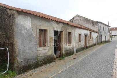 Moradia T4 para Venda em Pussos São Pedro