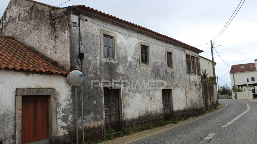 Moradia T4 para Venda em Pussos São Pedro