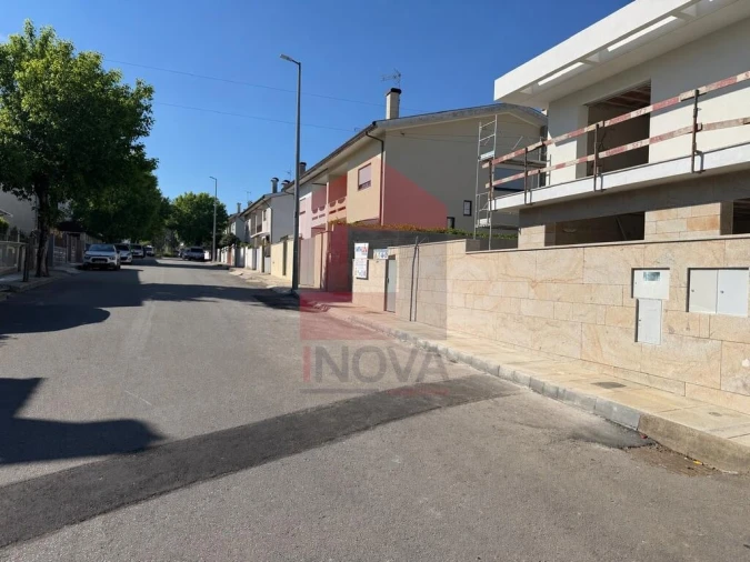 Moradia T4 para Venda em Palmeira Foto 5