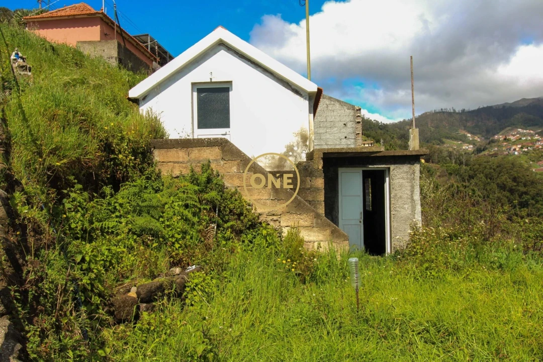 Moradia T2 para Venda em Estreito de Camara de Lobos Foto 4