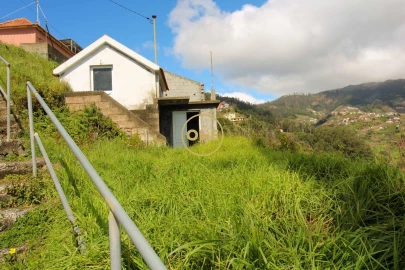 Moradia T2 para Venda em Estreito de Camara de Lobos