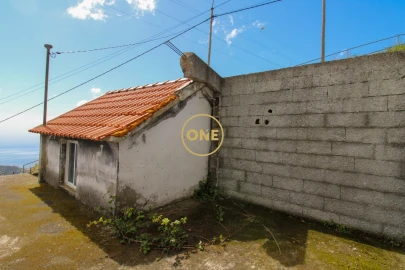 Moradia T2 para Venda em Estreito de Camara de Lobos