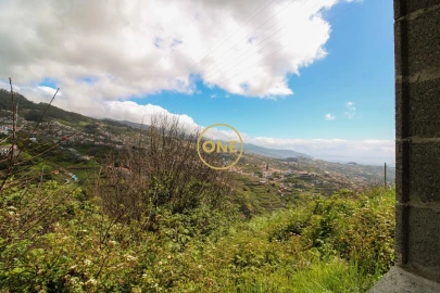 Moradia T2 para Venda em Estreito de Camara de Lobos