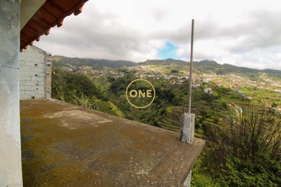 Moradia T2 para Venda em Estreito de Camara de Lobos