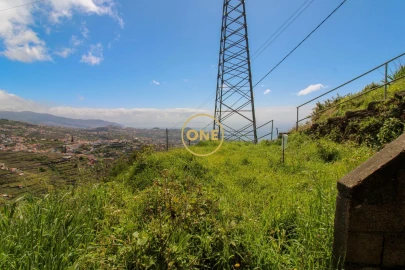 Moradia T2 para Venda em Estreito de Camara de Lobos