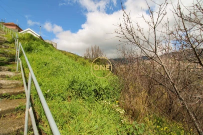 Moradia T2 para Venda em Estreito de Camara de Lobos