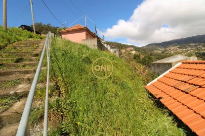 Moradia T2 para Venda em Estreito de Camara de Lobos