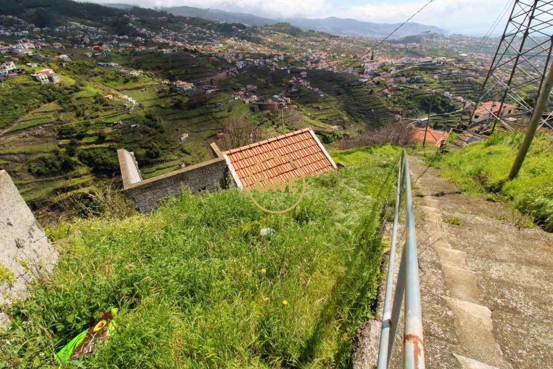 Moradia T2 para Venda em Estreito de Camara de Lobos Foto 8