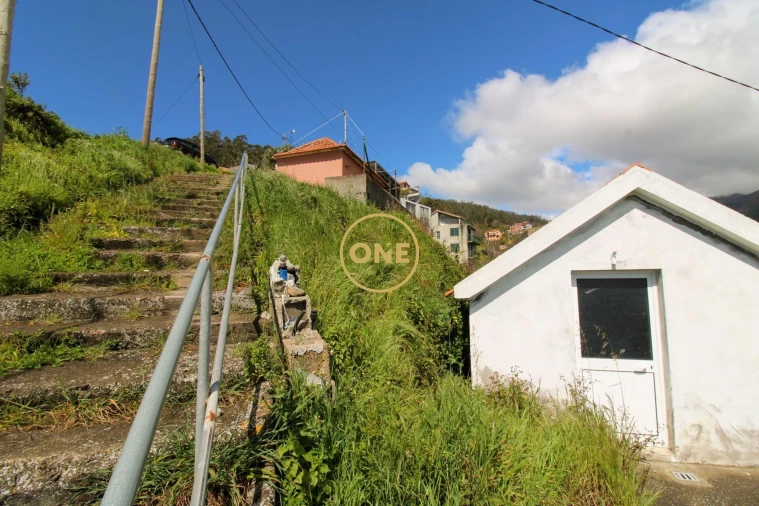 Moradia T2 para Venda em Estreito de Camara de Lobos Foto 9