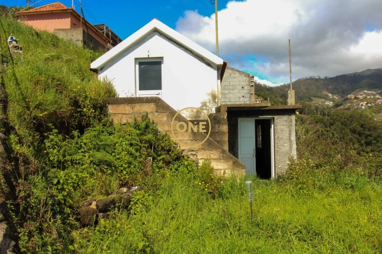 Moradia T2 para Venda em Estreito de Camara de Lobos Foto 4