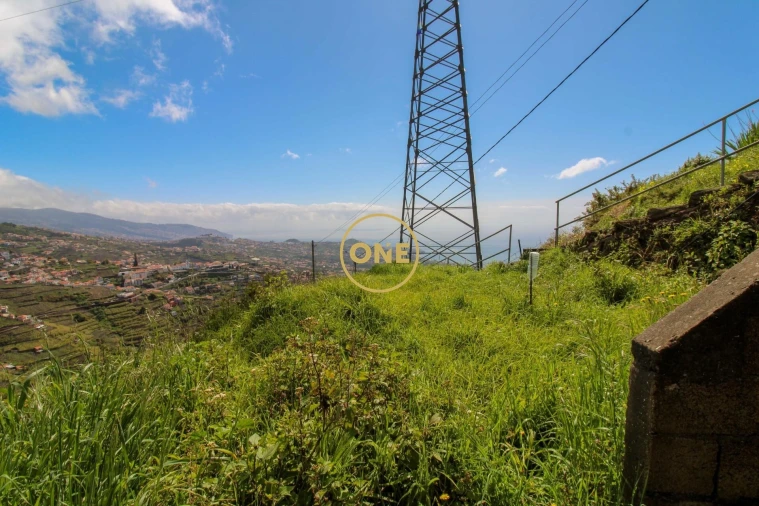 Moradia T2 para Venda em Estreito de Camara de Lobos Foto 11