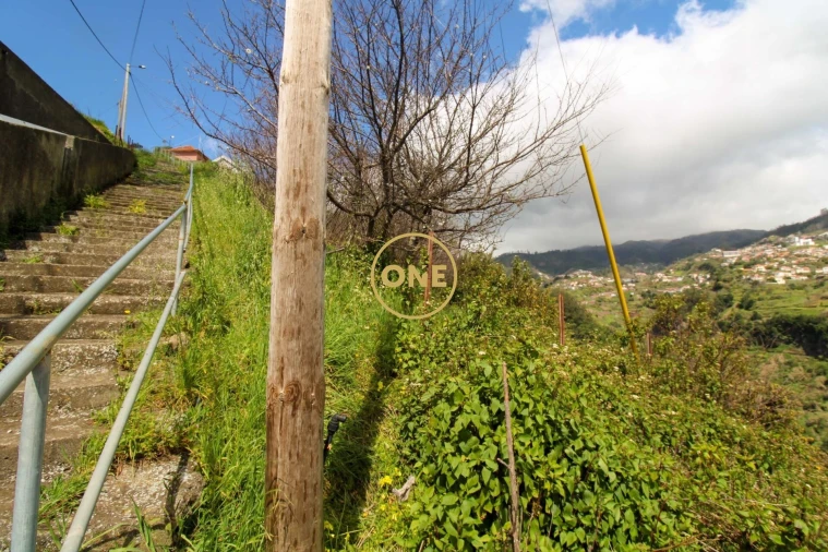 Moradia T2 para Venda em Estreito de Camara de Lobos Foto 29