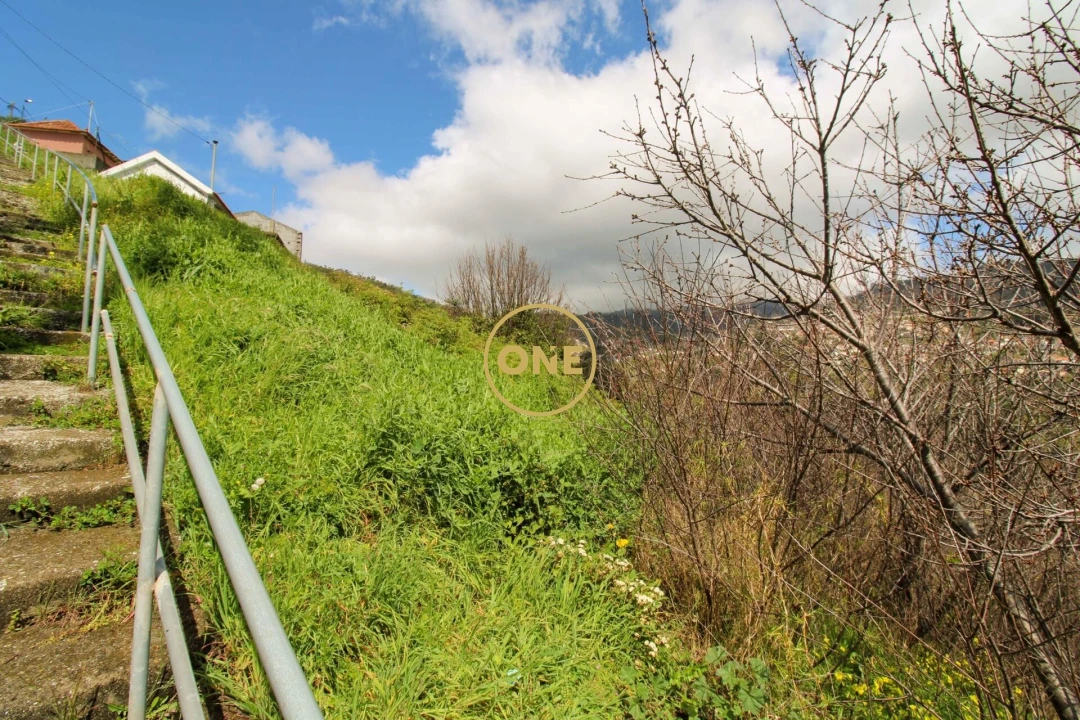 Moradia T2 para Venda em Estreito de Camara de Lobos Foto 27