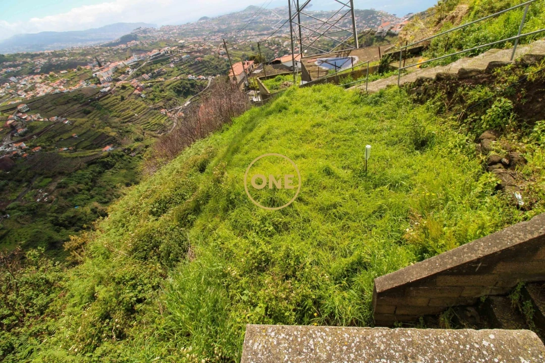 Moradia T2 para Venda em Estreito de Camara de Lobos Foto 22