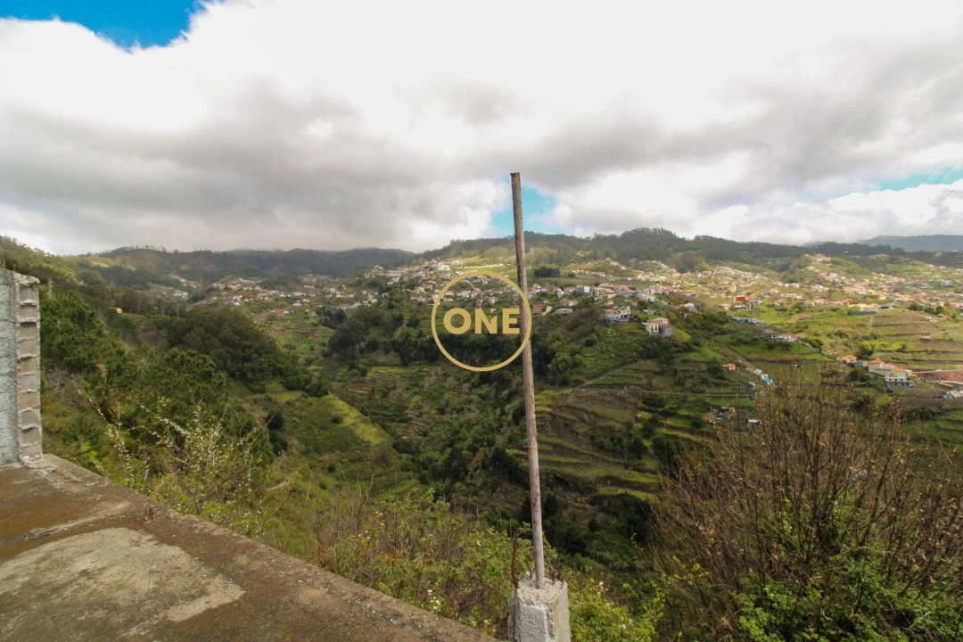 Moradia T2 para Venda em Estreito de Camara de Lobos Foto 24