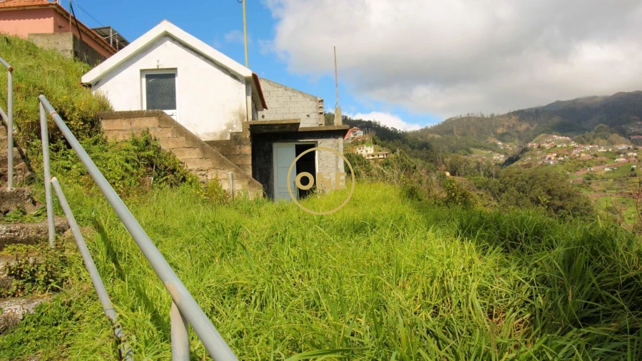 Moradia T2 para Venda em Estreito de Camara de Lobos