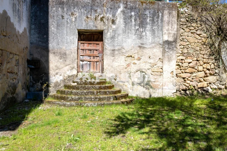 Moradia T9 para Venda em São Miguel de Acha Foto 45