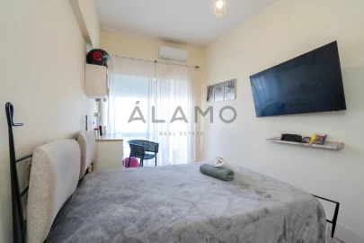 Apartamento T4 para Venda em Loule (São Clemente)