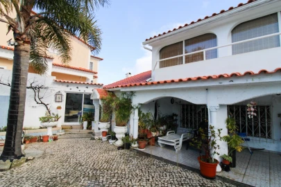 Moradia T2 para Venda em Charneca de Caparica e Sobreda